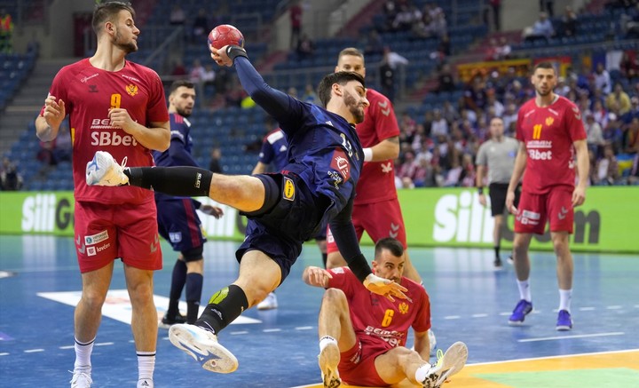 Rozhodcov vyšetrujú za ovplyvňovanie zápasov, miesto na šampionáte ich to nestálo